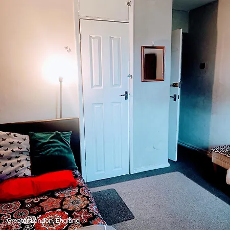 Cosy Private In Hornchurch, London With Free Parking *