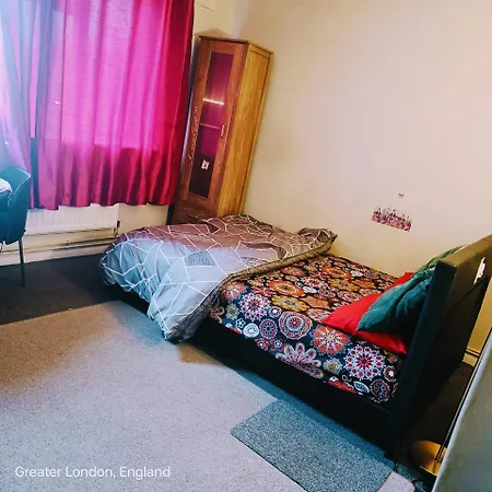 Cosy Private In Hornchurch, London With Free Parking