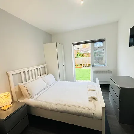 Paradise Guest house Southall