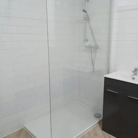 Mid To Short Term Balham Apartment London