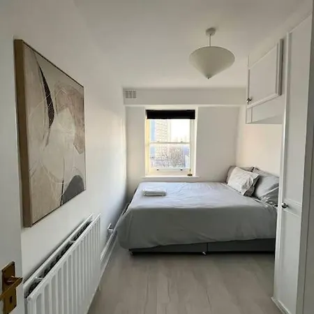 Apartment Stylish Urban Retreat In *