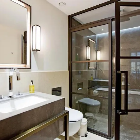 Living 3 Bedroom Apartment *