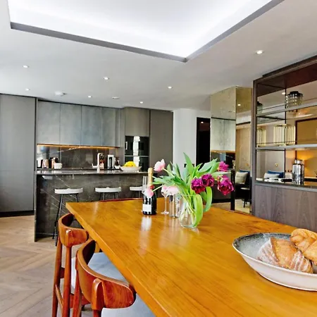 Living 3 Bedroom Apartment London