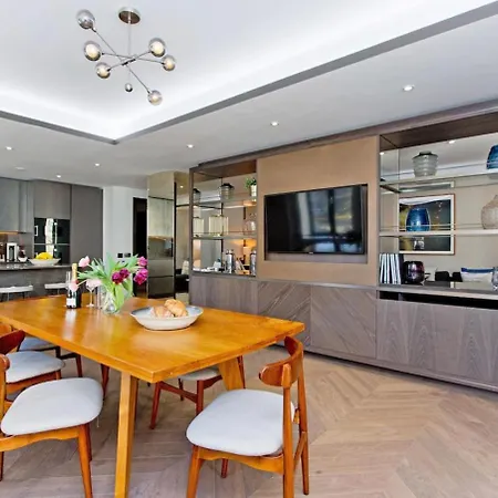 Living 3 Bedroom Apartment London