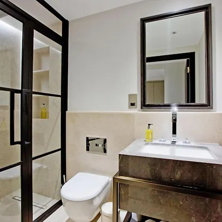 Living 3 Bedroom * London