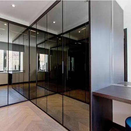 Living 3 Bedroom Apartment *