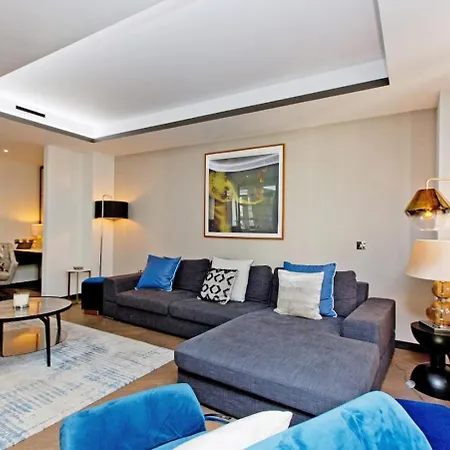 Apartment Living 3 Bedroom *