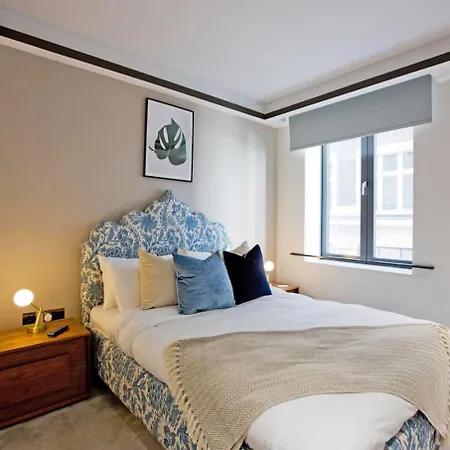 Apartment Living 3 Bedroom *
