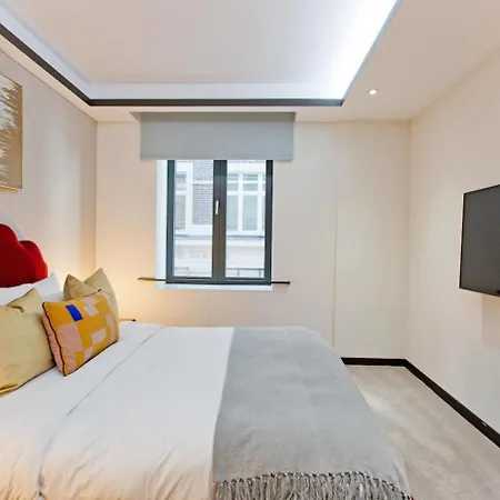 Living 3 Bedroom Apartment
