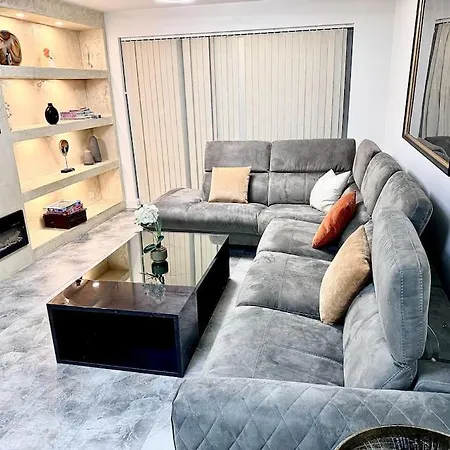 Elegant 3bd With Soul Harold Wood