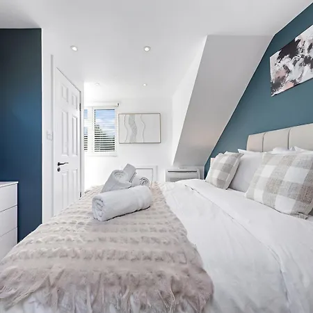 Spacious 4br In Free Parking Holiday home