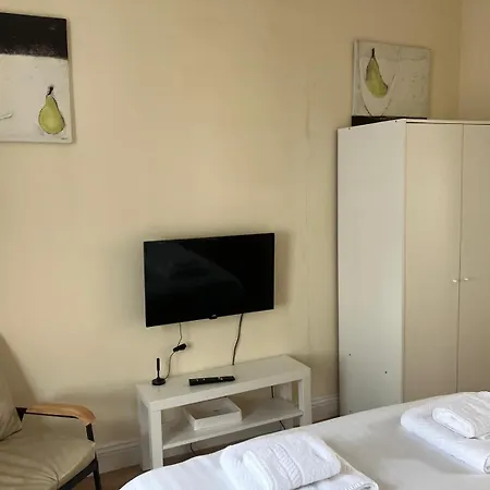 Specious Flats Bed & Breakfast London
