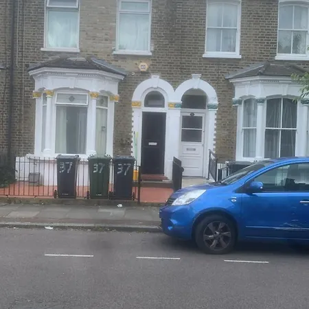 Specious Flats Bed & Breakfast London
