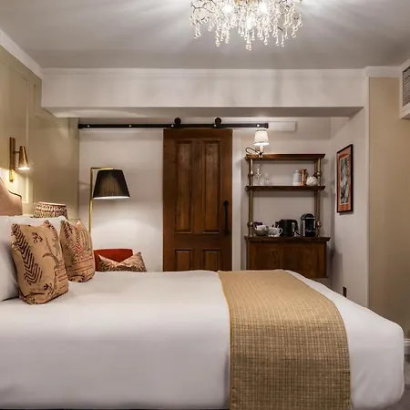 Hotel Coach & Horses