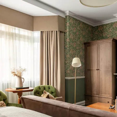 The Drayton Court Hotel 4*