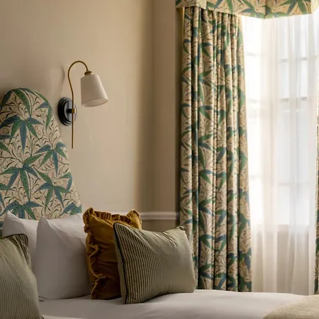 The Drayton Court Hotel 4*