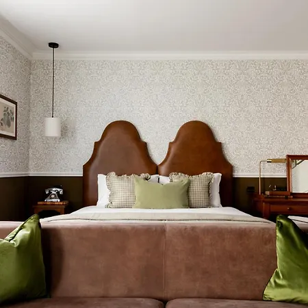 The Drayton Court 4* London