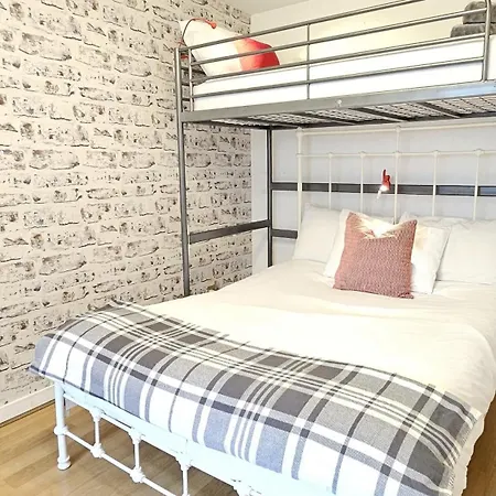 Tower Bridge Rainbow Gasthof 3*