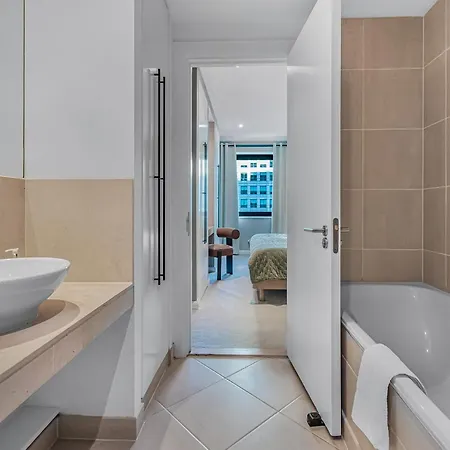 Mysquare South Quay 02 Bed In Canary Wharf * London