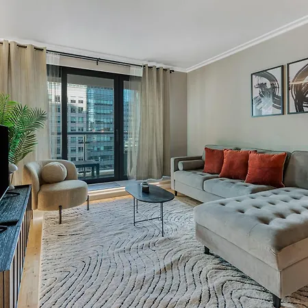 Mysquare South Quay 02 Bed In Canary Wharf Apartment