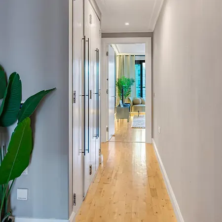 Mysquare South Quay 02 Bed In Canary Wharf Apartment London