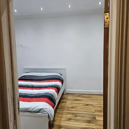 Apartment 2 Bedroom Flat - Travel Direct To Heathrow/central London
