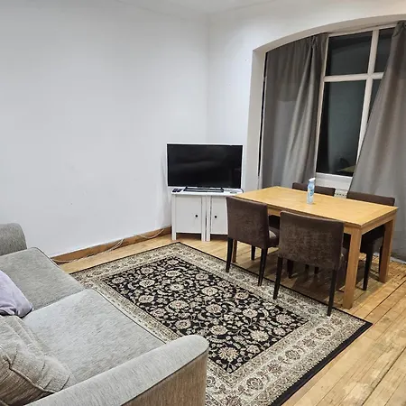 2 Bedroom Flat - Travel Direct To Heathrow/central