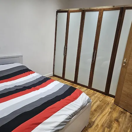 2 Bedroom Flat - Travel Direct To Heathrow/central Apartment