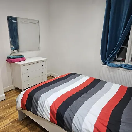 Apartment 2 Bedroom Flat - Travel Direct To Heathrow/central *
