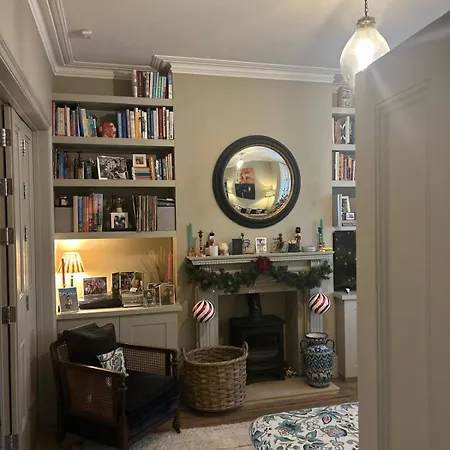 Holiday home Fantastic Edwardian 3br House W Gdn, Kensal
