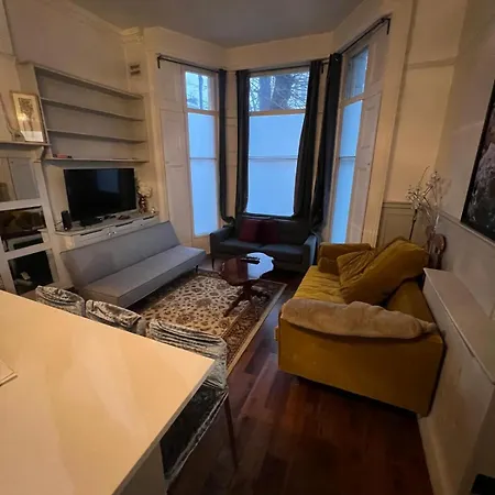 Stunning Holland Park 2 Bedroom - Sleeps 6 * London