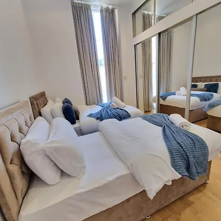 Clarges Apartment *