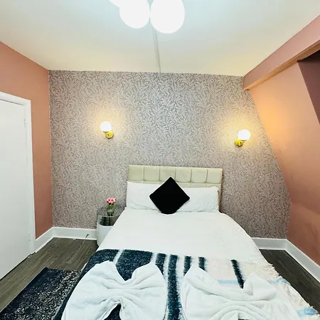 Eye 3 Bedroom Apartment London