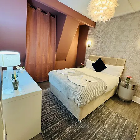 Eye 3 Bedroom Apartment London