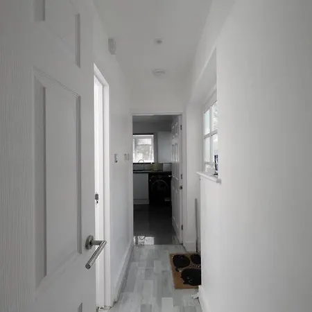 3 Br- King Size Bed, Netflix, Garden Free Parking *
