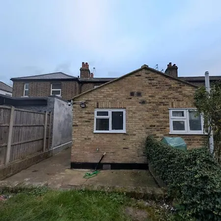 3 Br- King Size Bed, Netflix, Garden Free Parking London