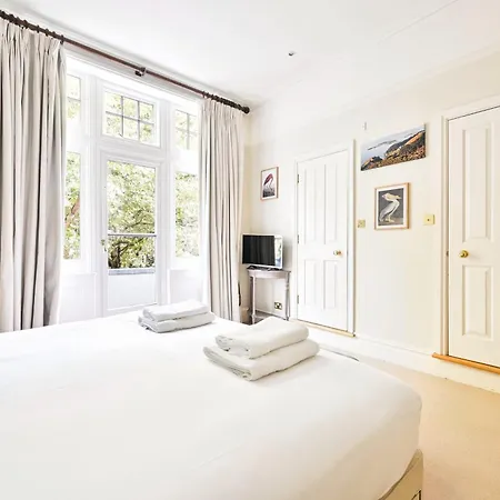 Bright 2 Bedroom In South Kensington * London