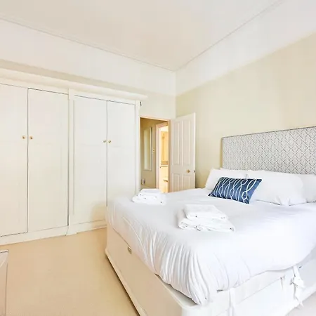 Bright 2 Bedroom In South Kensington London