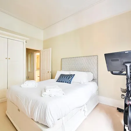 Apartment Bright 2 Bedroom In South Kensington *