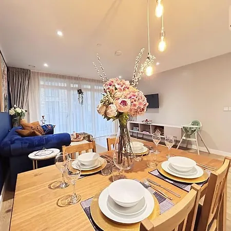 Apartment Long Term Business Relocators Canary Wharf London