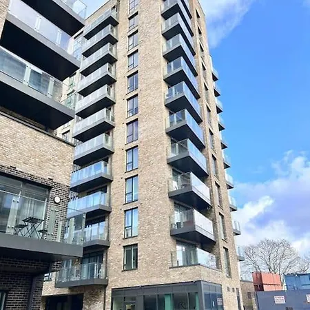 Long Term Business Relocators Canary Wharf London