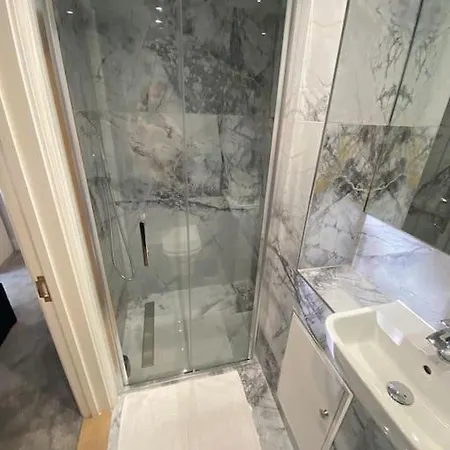Londons Luxury Pad Apartment *