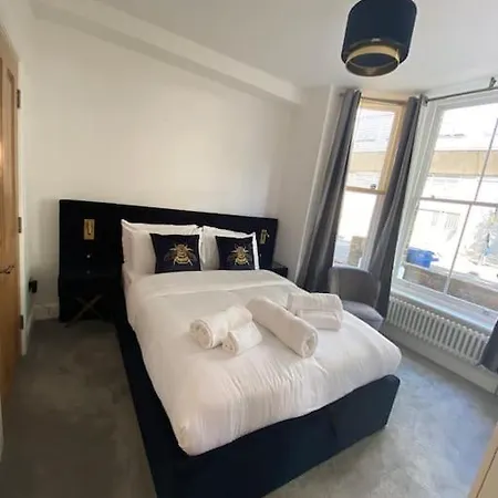 Londons Luxury Pad Apartment