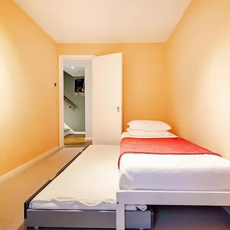 3 Bedroom Maisonette In Belsize Park, Hampstead With Private Entrance * London