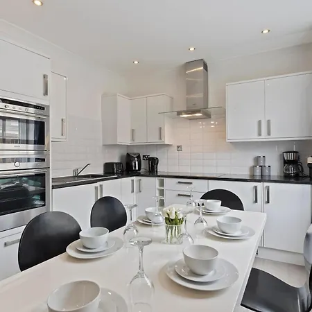 Luxury One Bedroom Two Bathroom Knightsbridge Oxford Street Apartment *