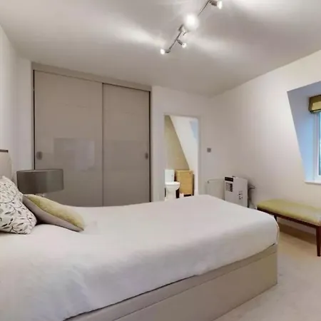Jacob Apartment London