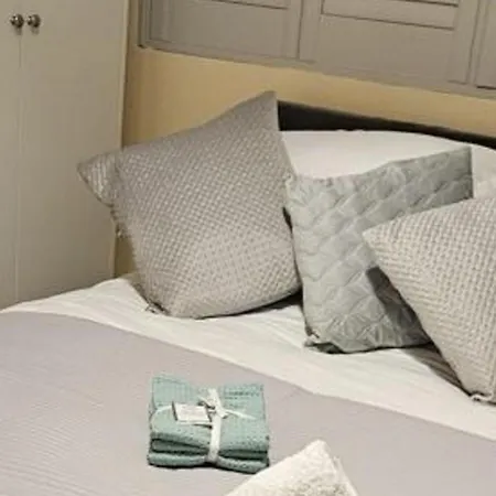 Apartment Cockfosters - - Sleeps 3 - Near Underground London
