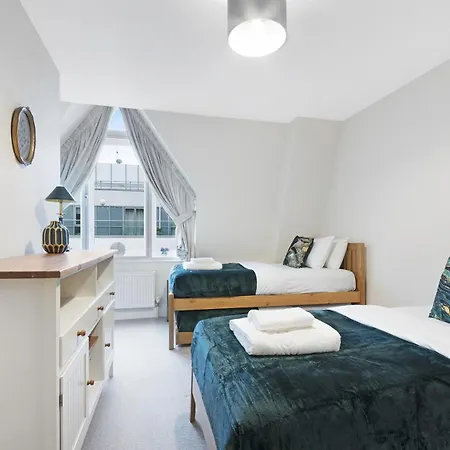 Farringdon Penthouse Spacious 3 Bedroom 2 Bath Apartment London