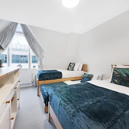 Farringdon Penthouse Spacious 3 Bedroom 2 Bath *