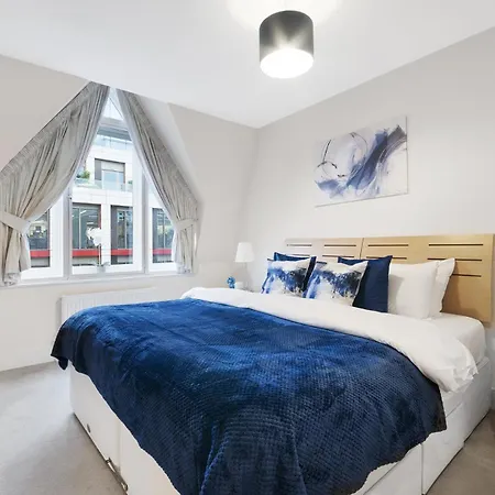 Farringdon Penthouse Spacious 3 Bedroom 2 Bath *